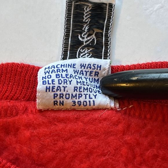 Vintage Saks Fifth Avenue Red Cotton Pullover Crewneck Sweatshirt Kids Dancer - Picture 7 of 10